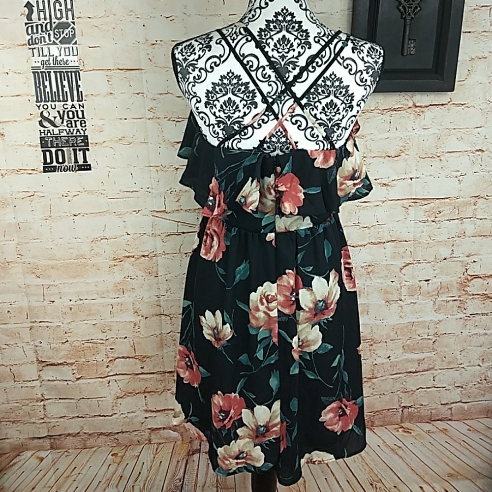 🔥5/$30🔥👗🌹 woman's floral mini dress 🌹👗 - Picture 3 of 7